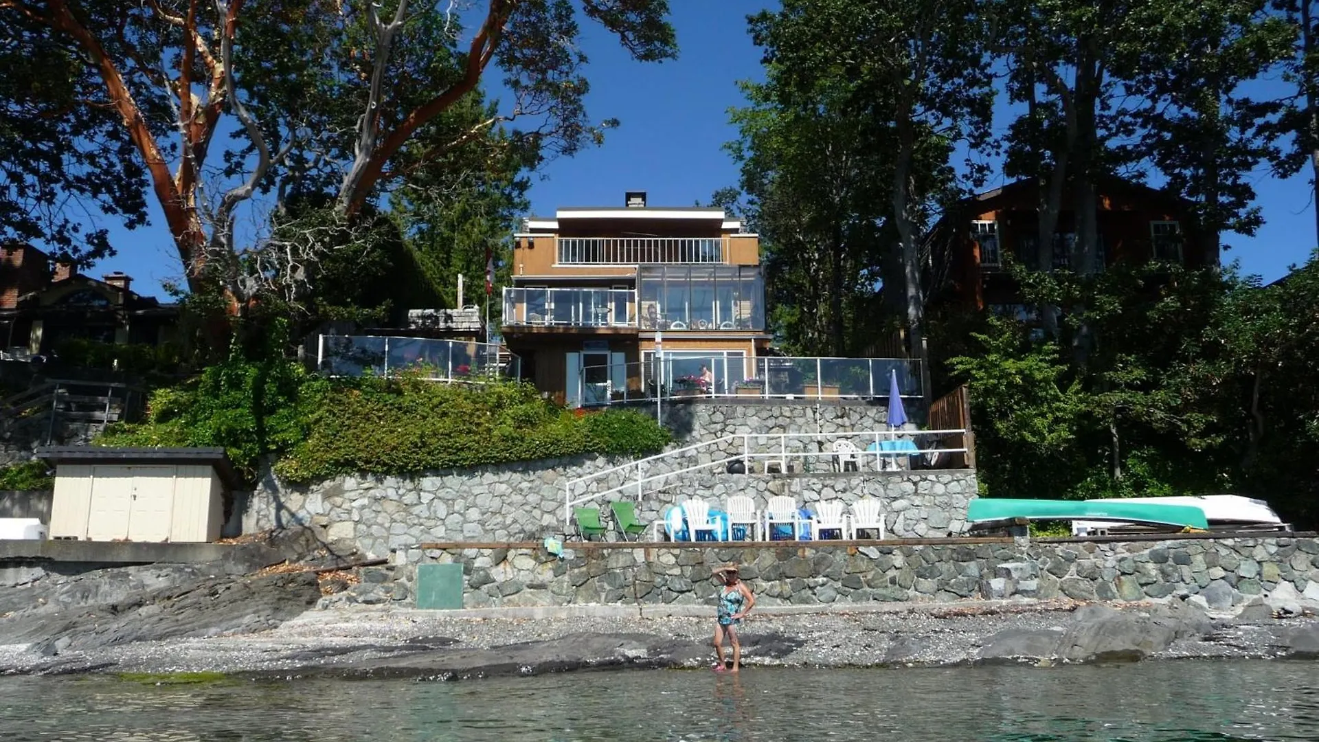 Inlet Beach House B&B Mill Bay Canada