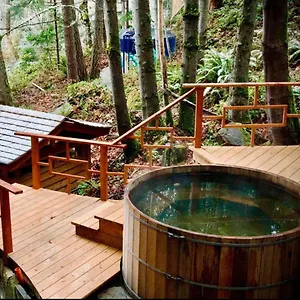 Sungate On Salt Spring - Luxurious With Cedar Hot Tub & View Ganges